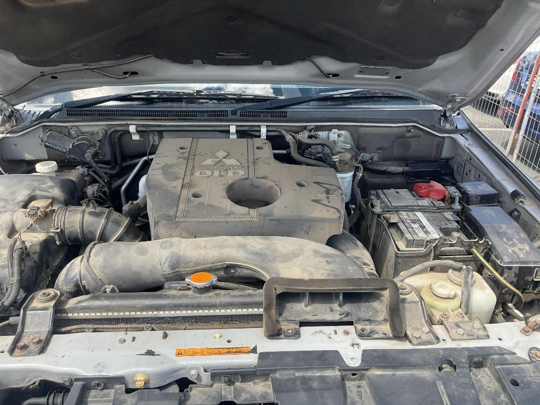 Photo '7' of Mitsubishi Pajero Exceed