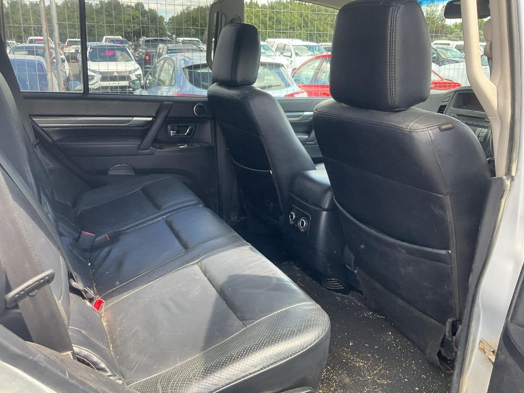 Photo '10' of Mitsubishi Pajero Exceed