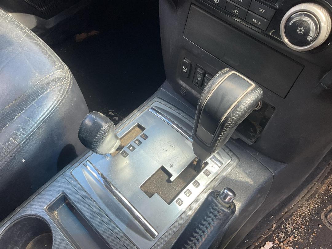 Photo '12' of Mitsubishi Pajero Exceed