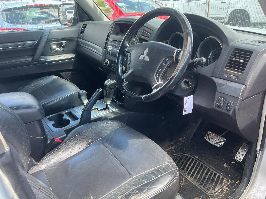 Photo '11' of Mitsubishi Pajero Exceed