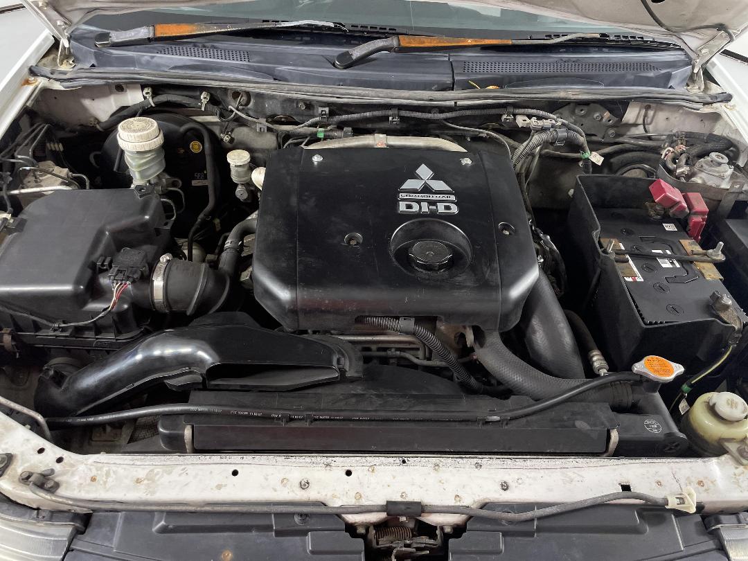 Photo '13' of Mitsubishi Triton