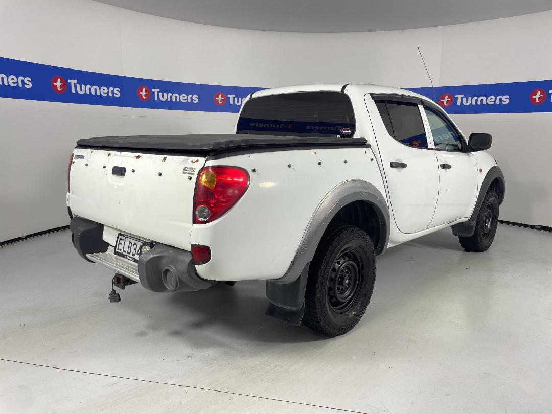 Photo '7' of Mitsubishi Triton