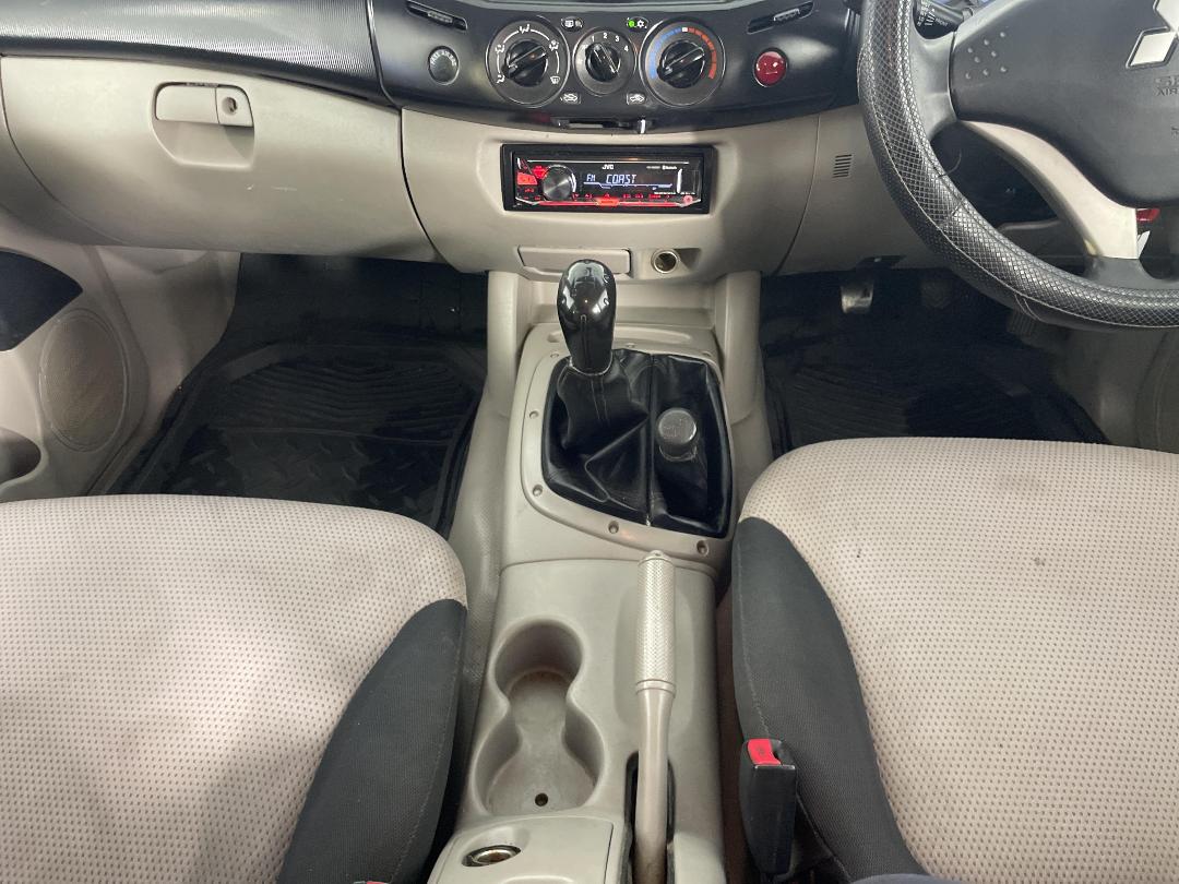 Photo '18' of Mitsubishi Triton