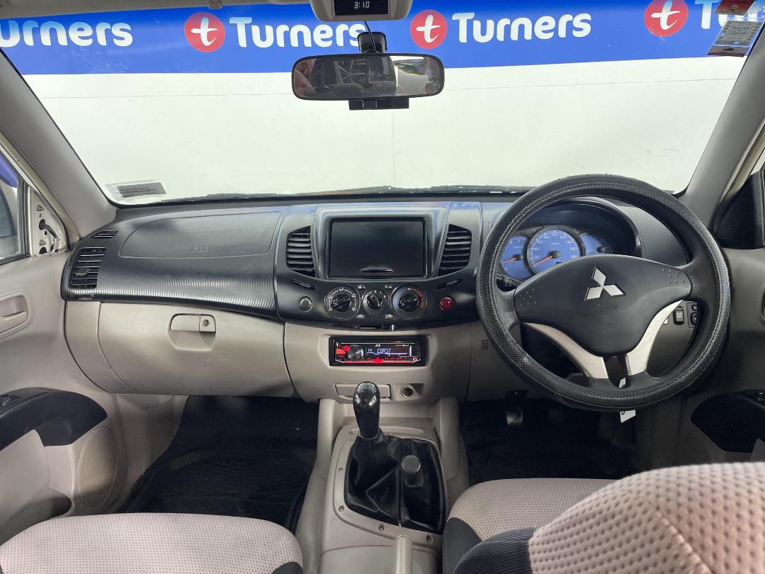 Photo '17' of Mitsubishi Triton