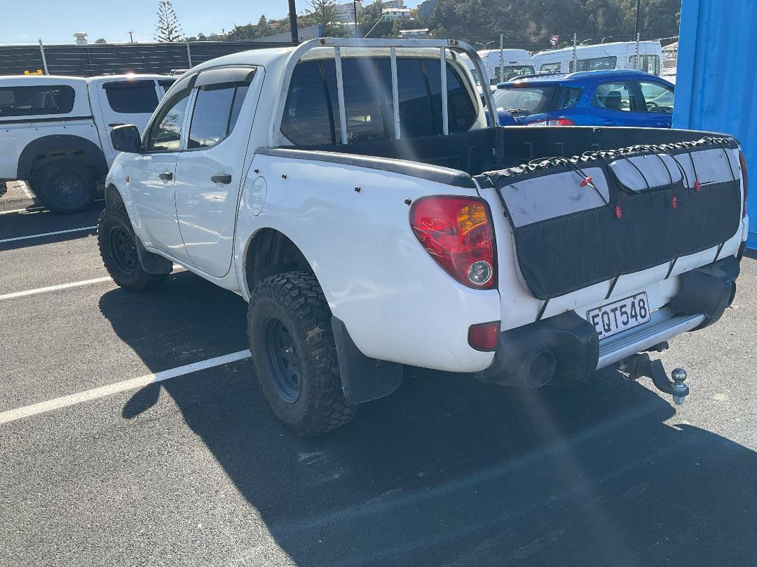 Photo '4' of Mitsubishi Triton Dcab GLX