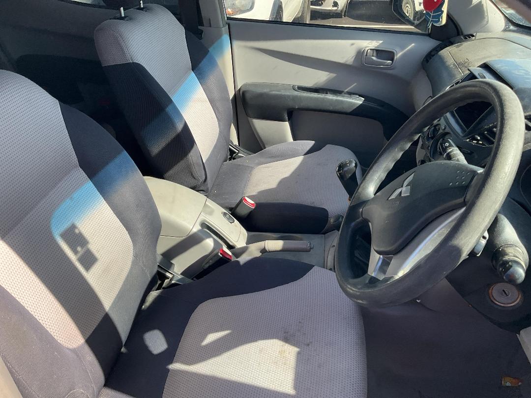 Photo '10' of Mitsubishi Triton Dcab GLX