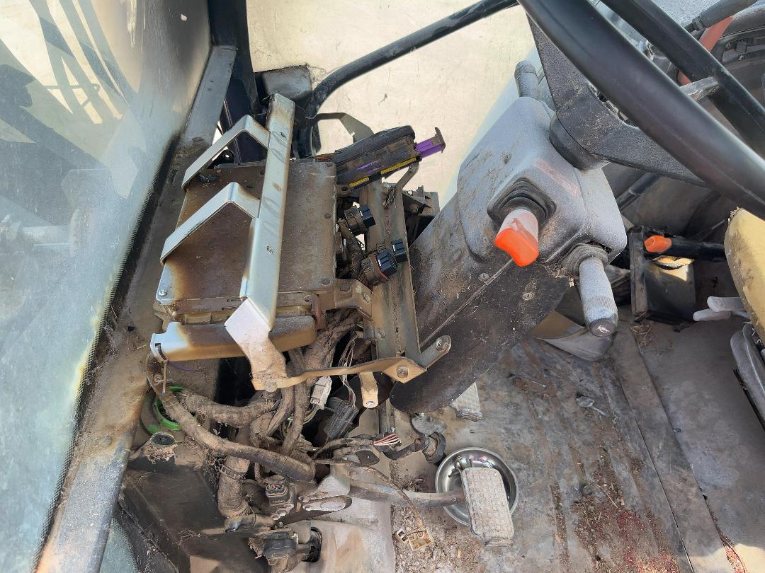 Photo '17' of NEW HOLLAND TL90A Tractor