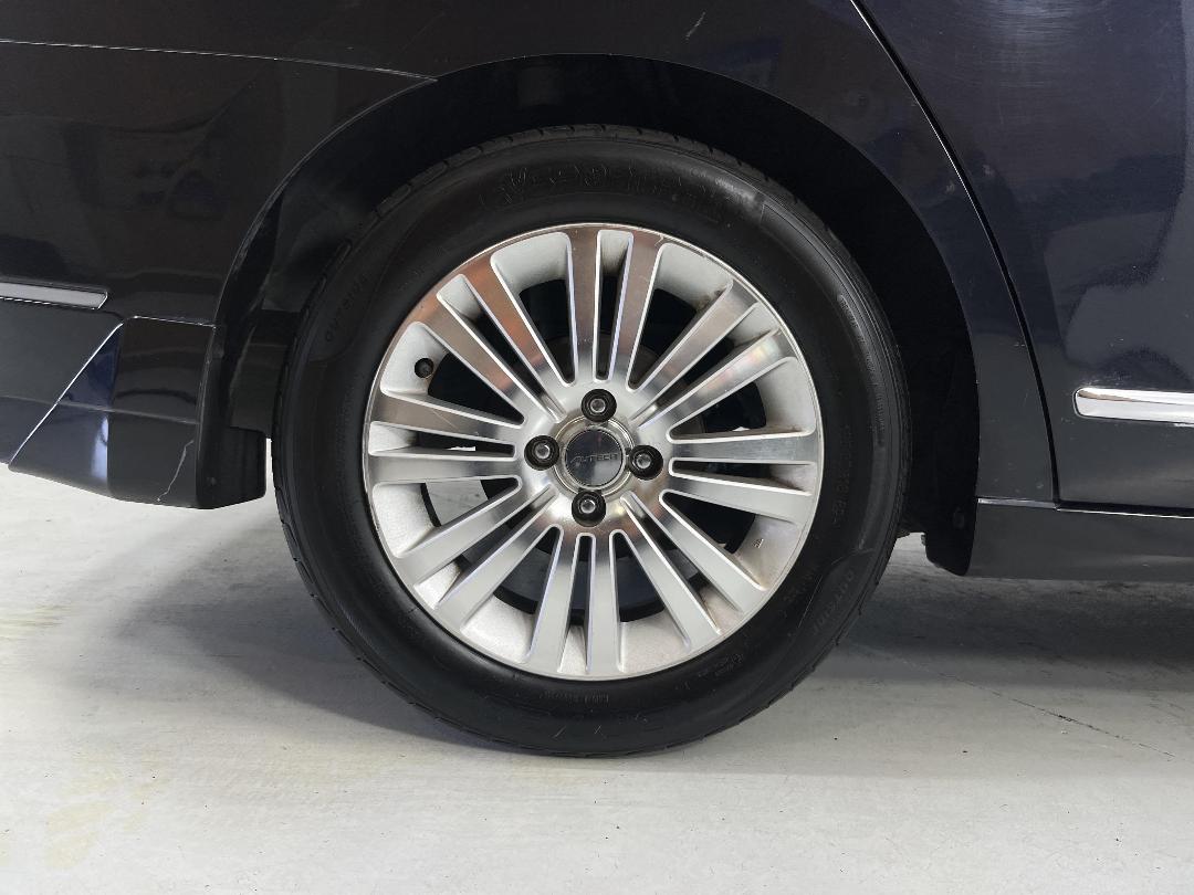 Photo '12' of Nissan Bluebird