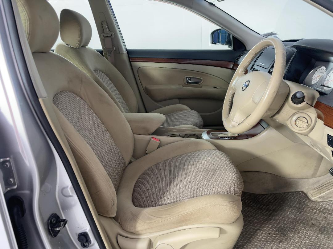 Photo '16' of Nissan Bluebird