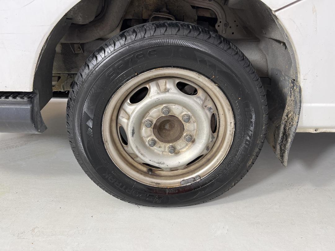 Photo '10' of Nissan Caravan