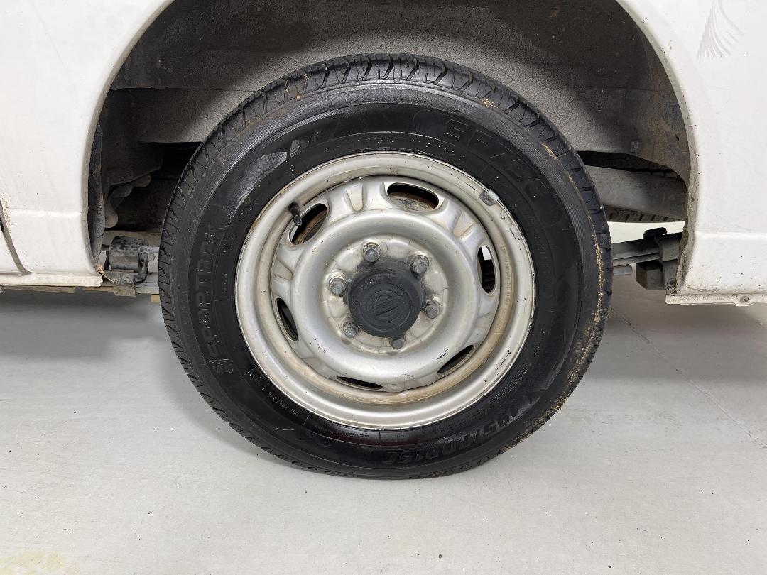 Photo '11' of Nissan Caravan