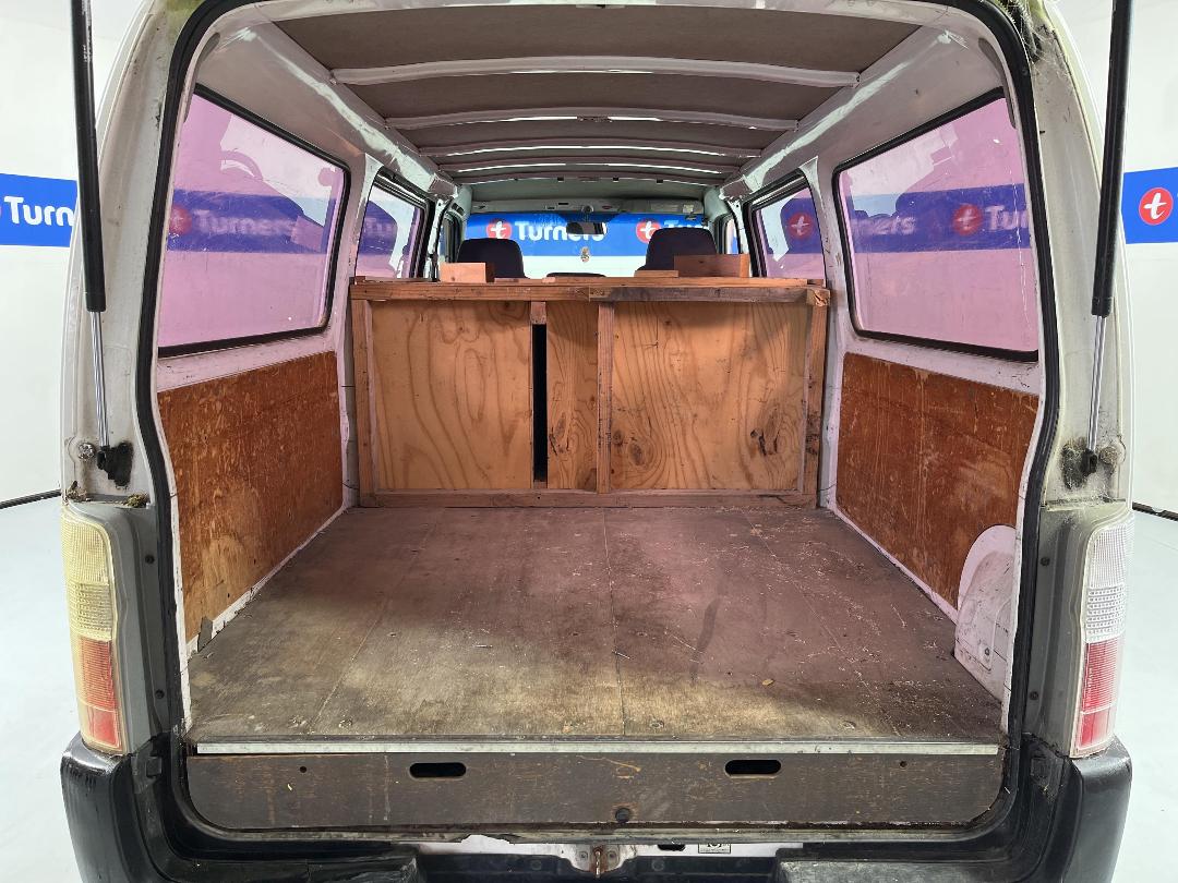 Photo '14' of Nissan Caravan