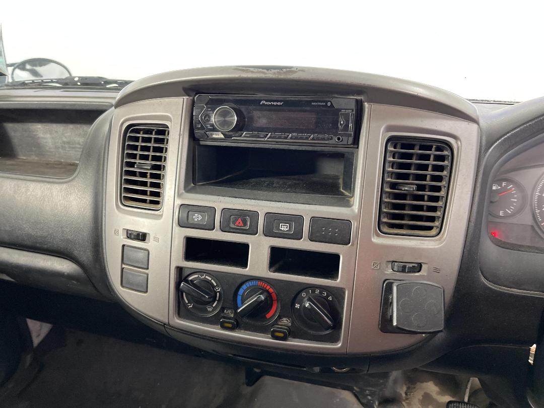 Photo '18' of Nissan Caravan