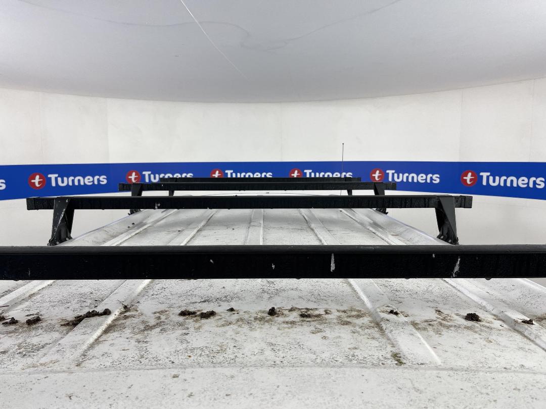 Photo '24' of Nissan Caravan