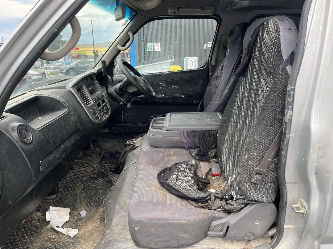 Photo '12' of Nissan Caravan Photo '12' of Nissan Caravan