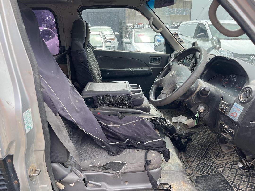 Photo '15' of Nissan Caravan Photo '15' of Nissan Caravan