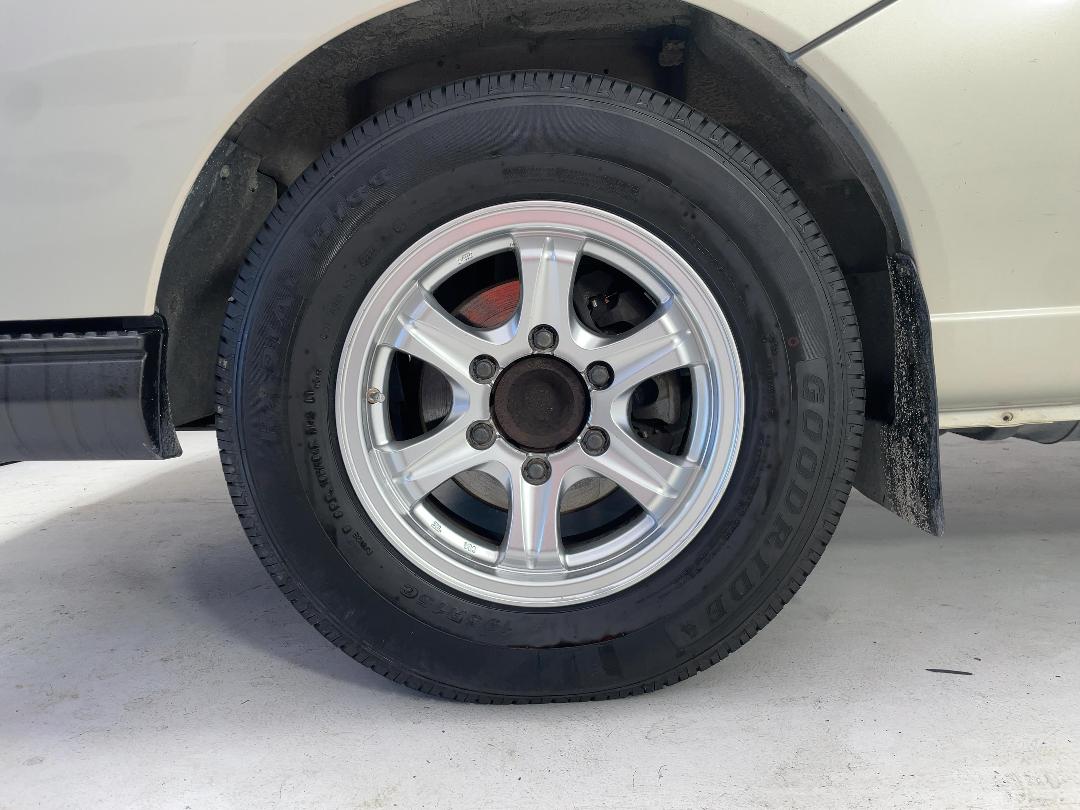 Photo '10' of Nissan Caravan