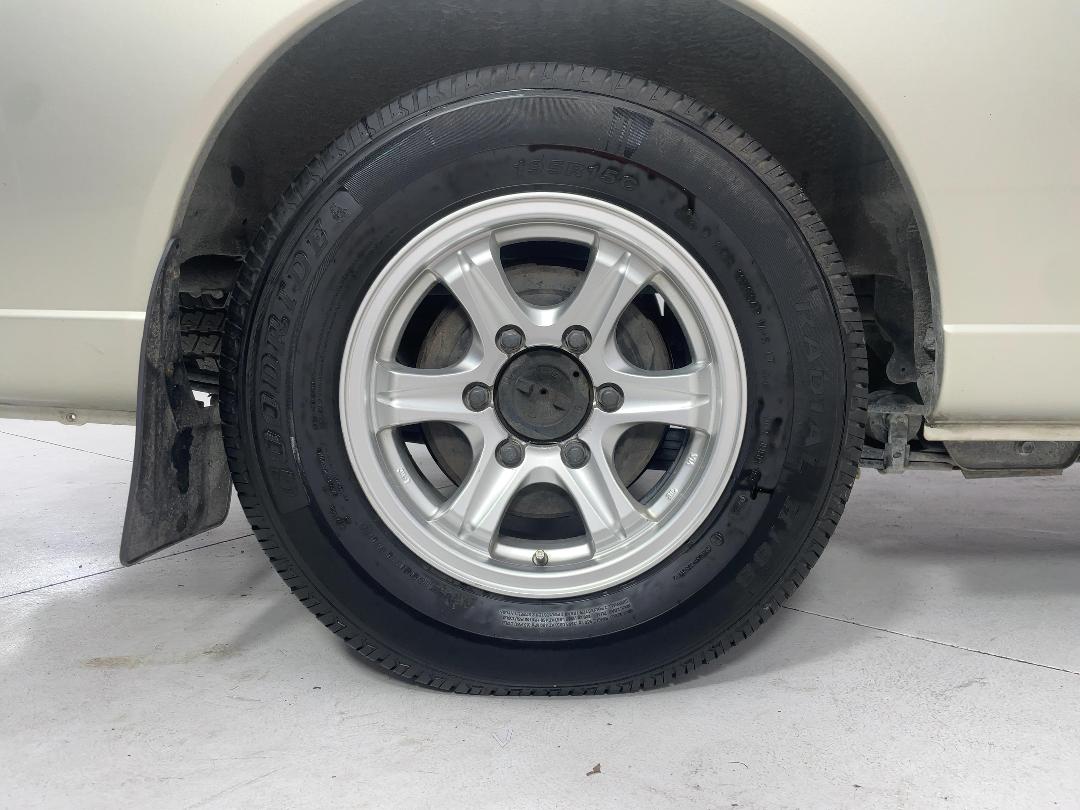 Photo '12' of Nissan Caravan