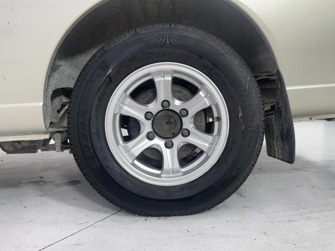 Photo '11' of Nissan Caravan