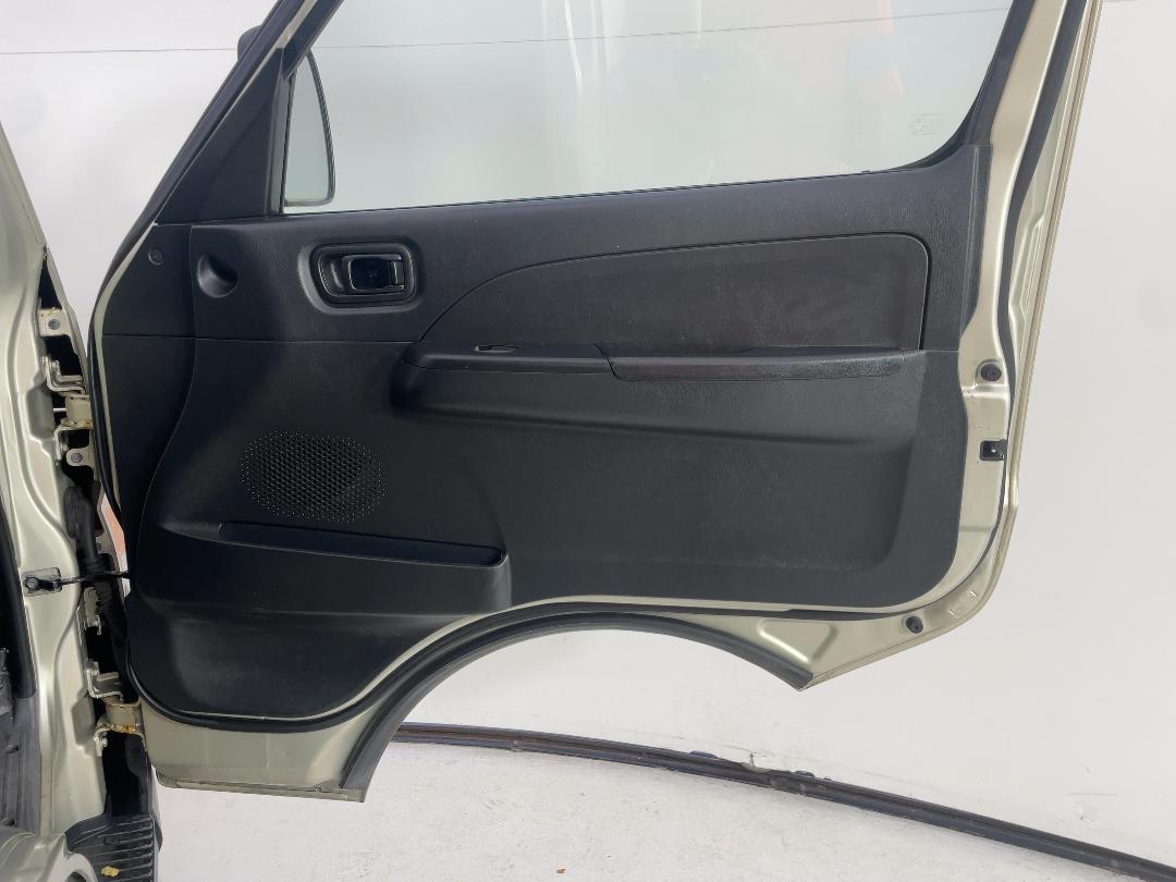 Photo '15' of Nissan Caravan