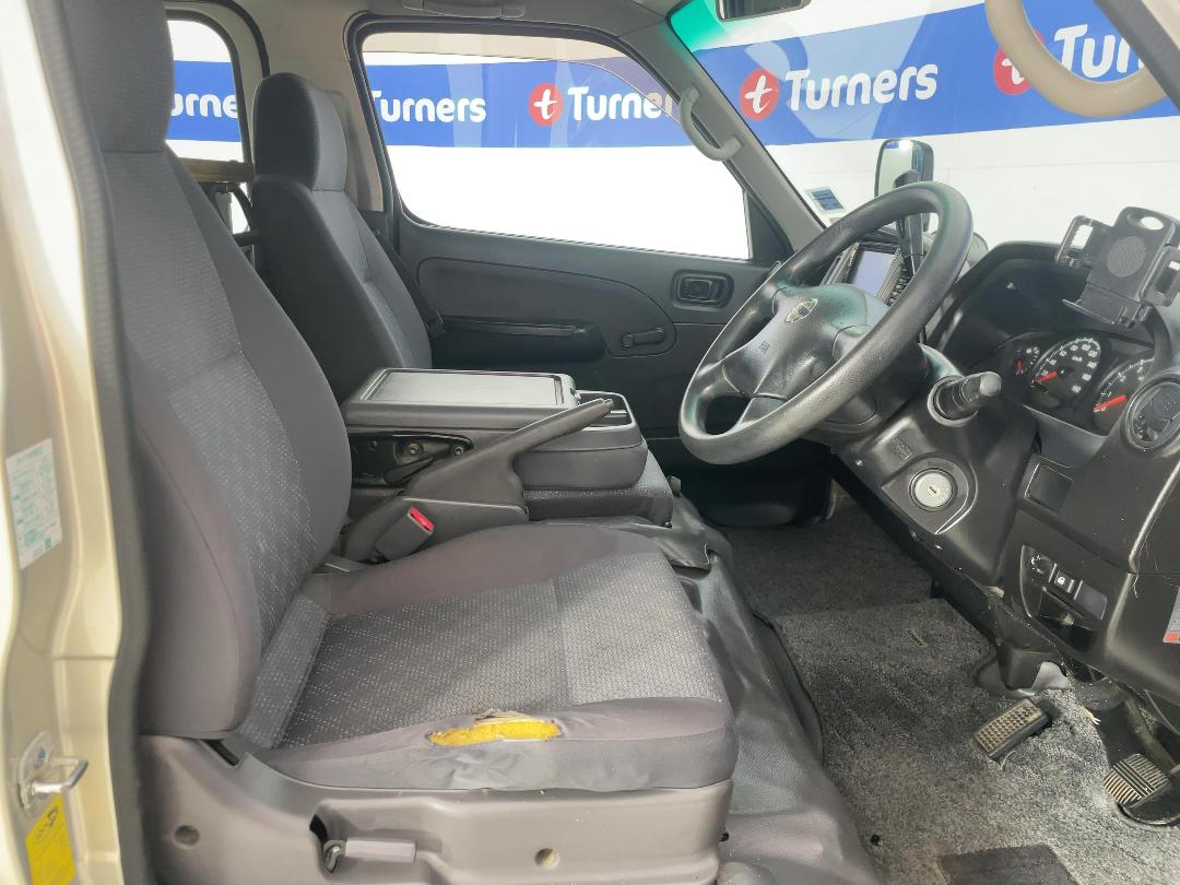 Photo '16' of Nissan Caravan