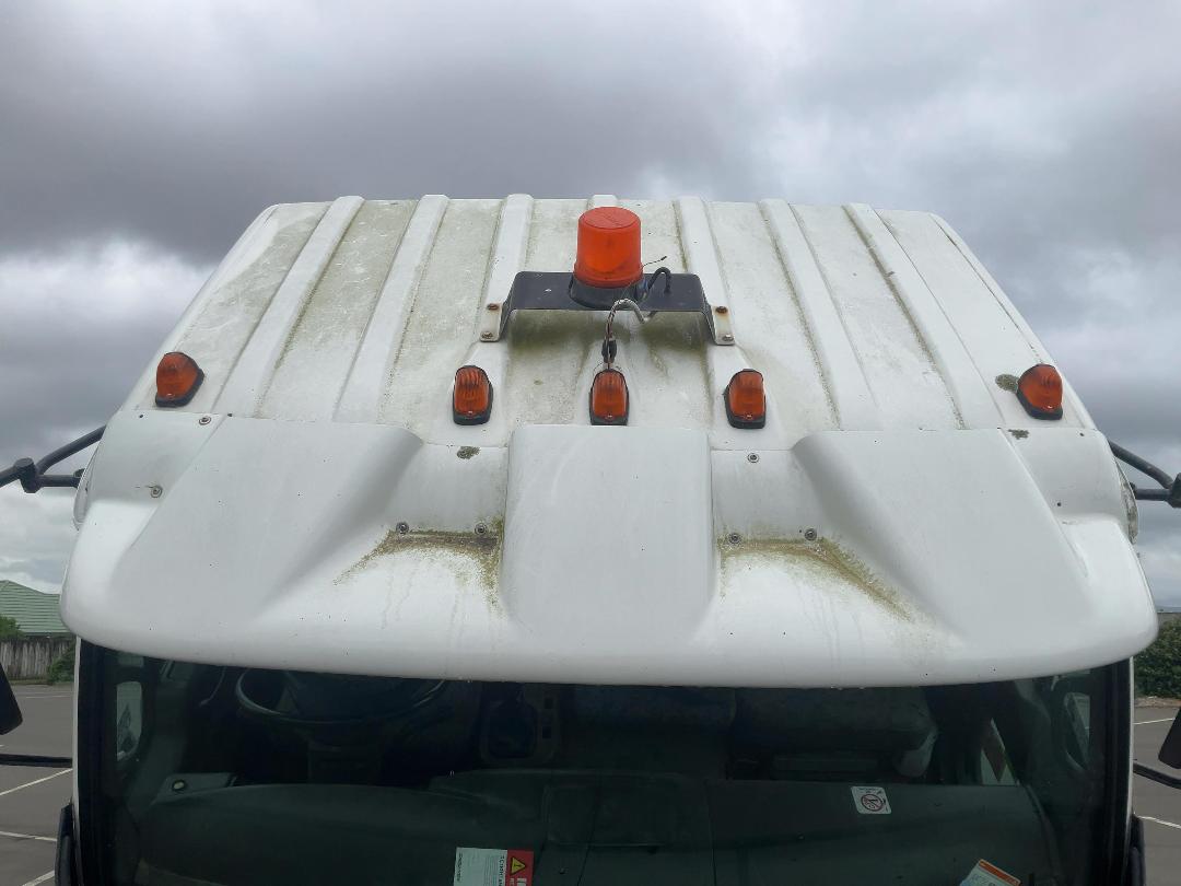 Photo '20' of Nissan Diesel MK240 Tipper