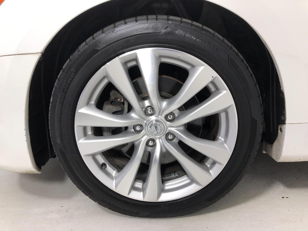 Photo '10' of Nissan Fuga