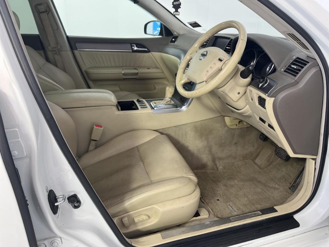 Photo '16' of Nissan Fuga