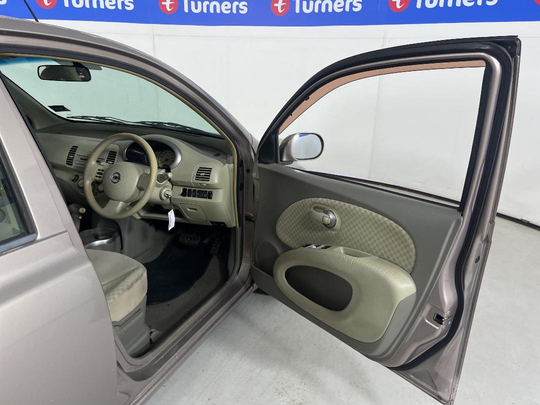 Photo '12' of Nissan March