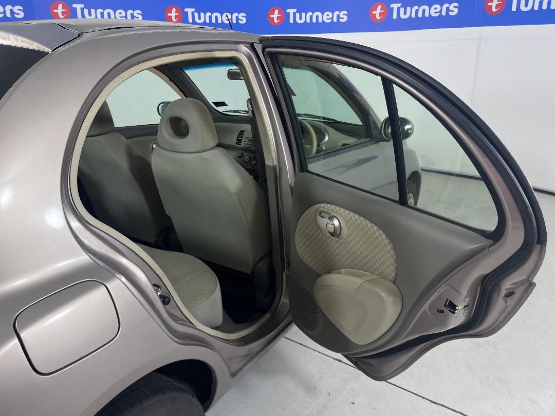 Photo '16' of Nissan March