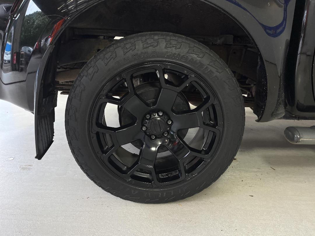 Photo '12' of Nissan Navara