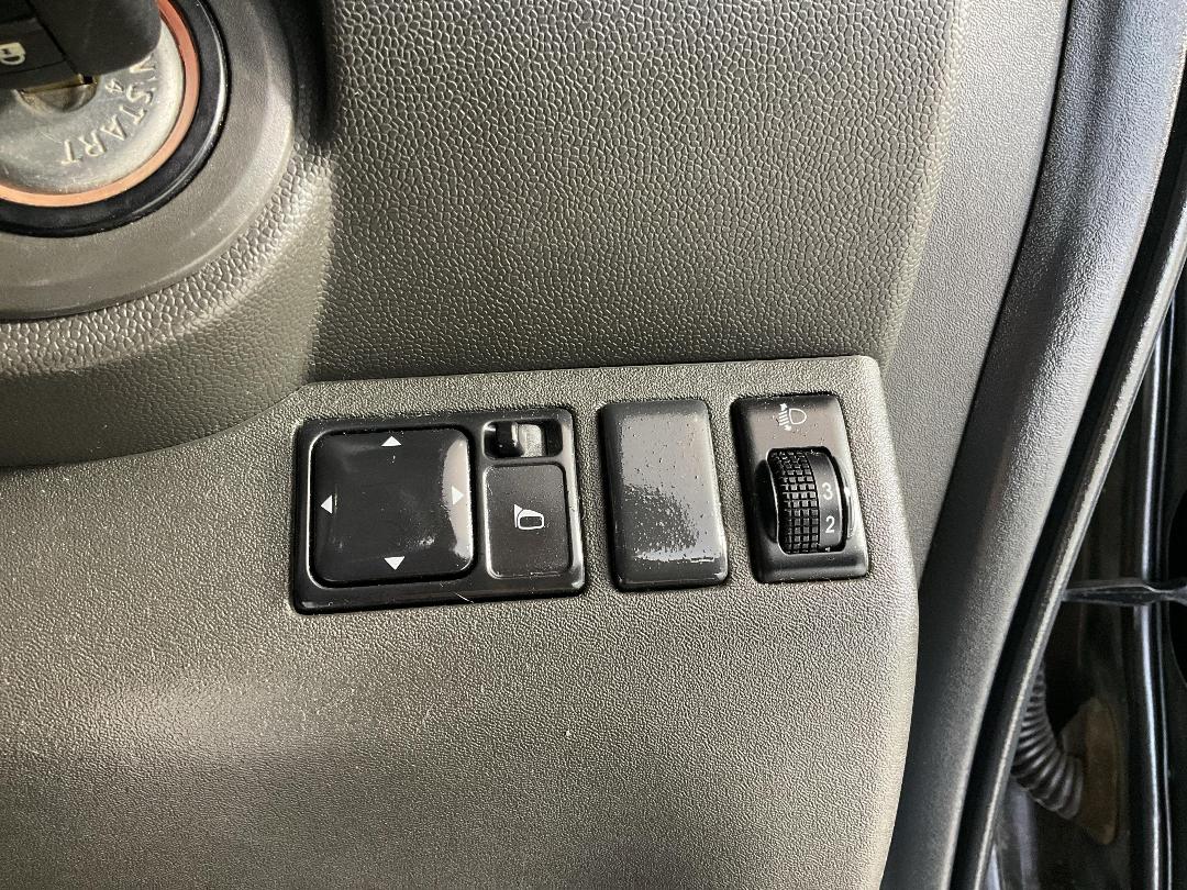 Photo '28' of Nissan Navara