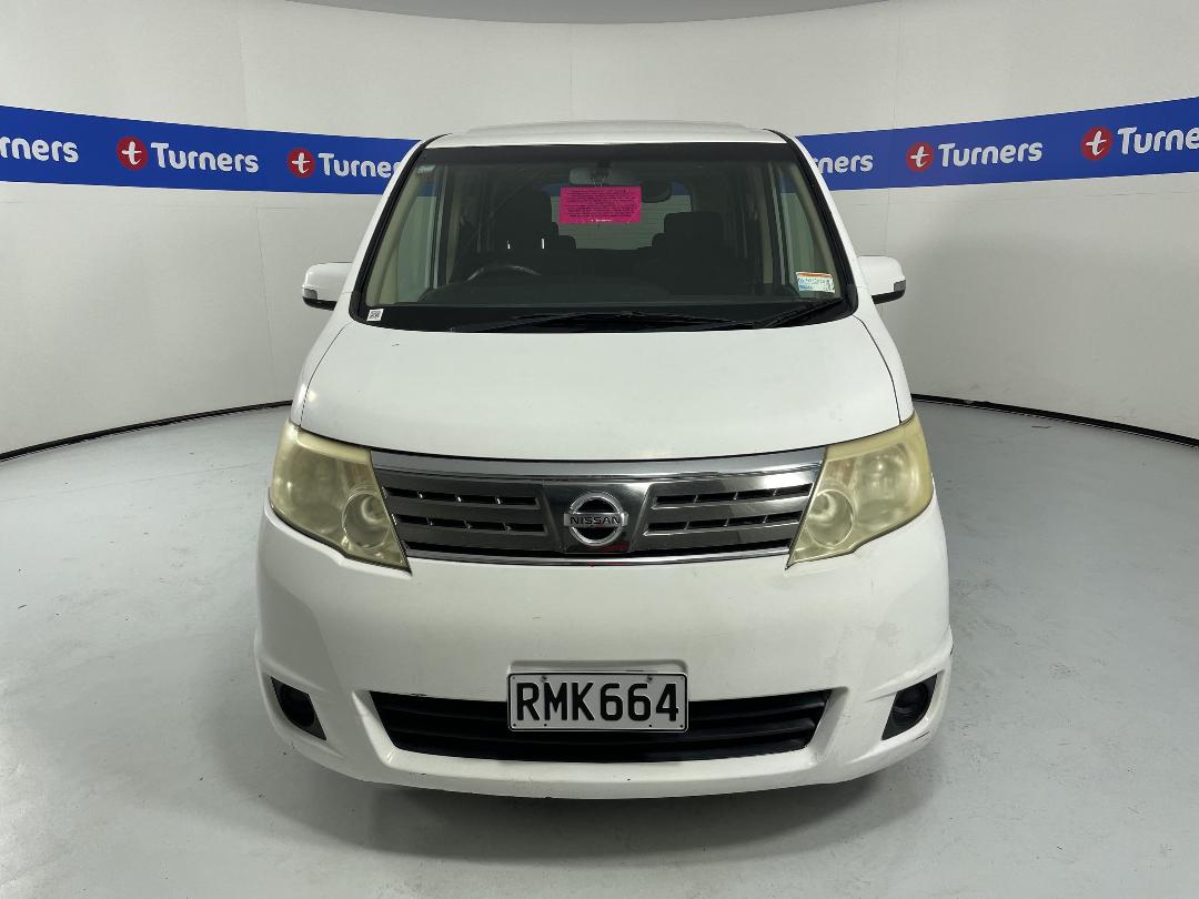 Photo '2' of Nissan Serena Photo '2' of Nissan Serena