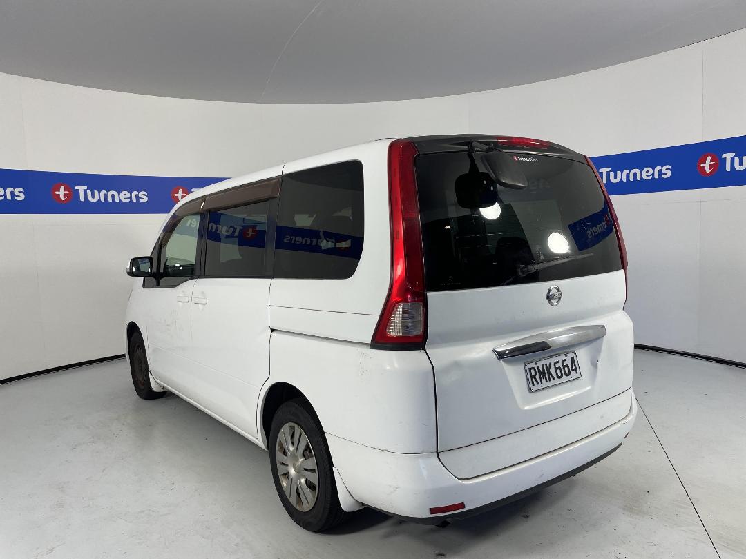 Photo '4' of Nissan Serena Photo '4' of Nissan Serena