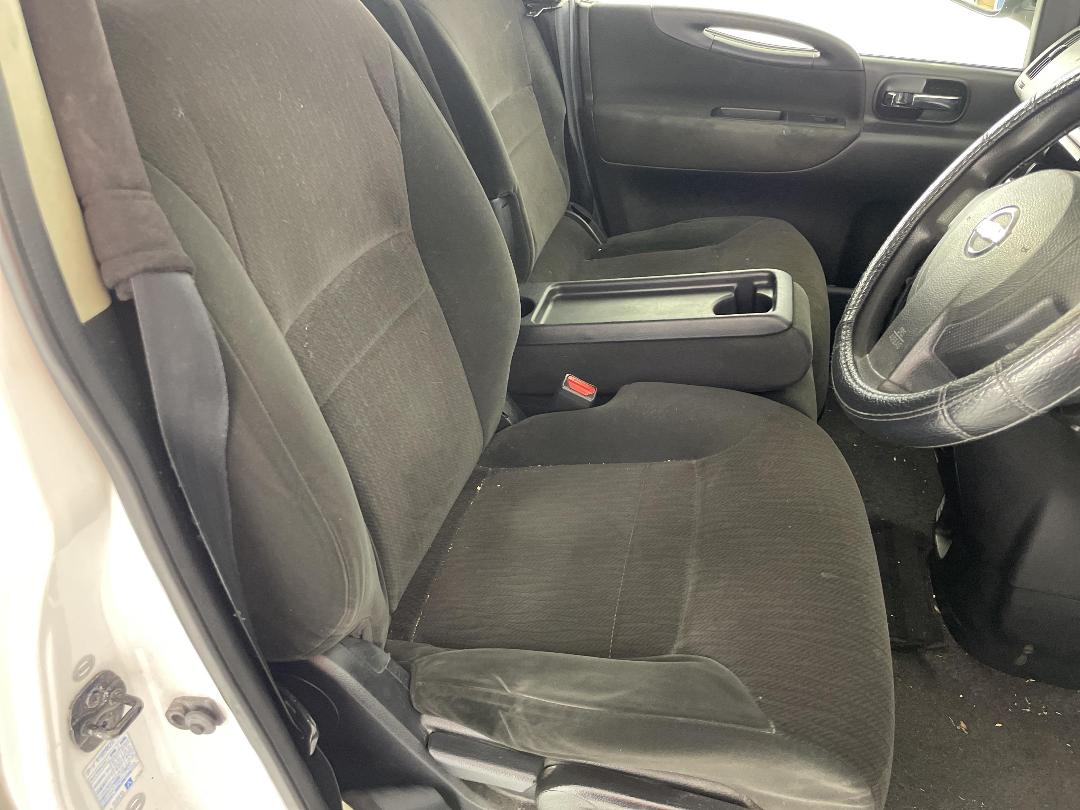 Photo '14' of Nissan Serena Photo '14' of Nissan Serena