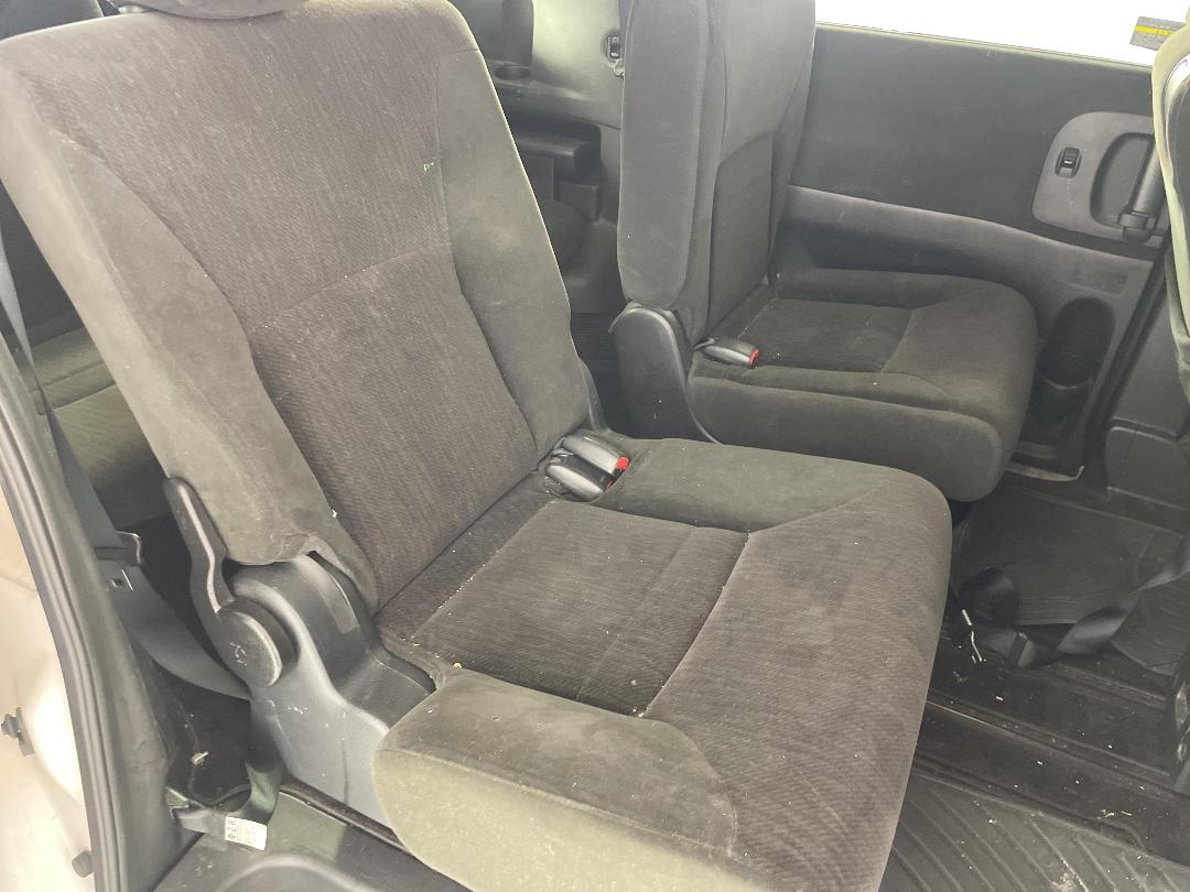 Photo '18' of Nissan Serena Photo '18' of Nissan Serena