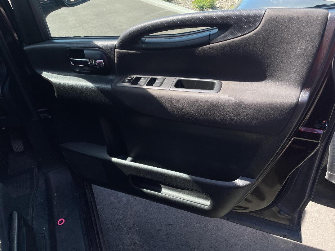 Photo '13' of Nissan Serena