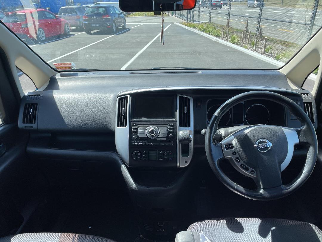 Photo '18' of Nissan Serena