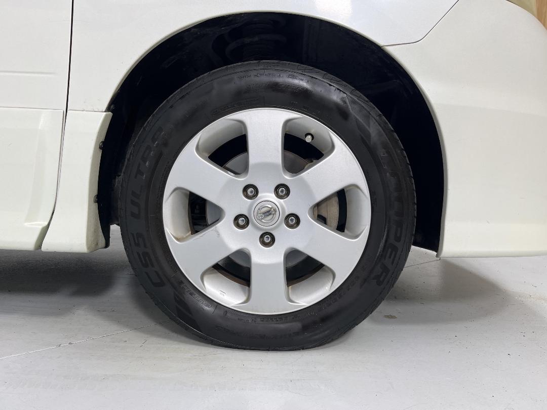 Photo '9' of Nissan Serena Photo '9' of Nissan Serena