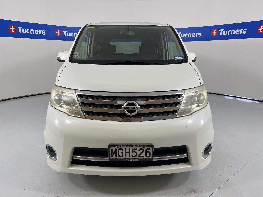 Photo '2' of Nissan Serena Photo '2' of Nissan Serena