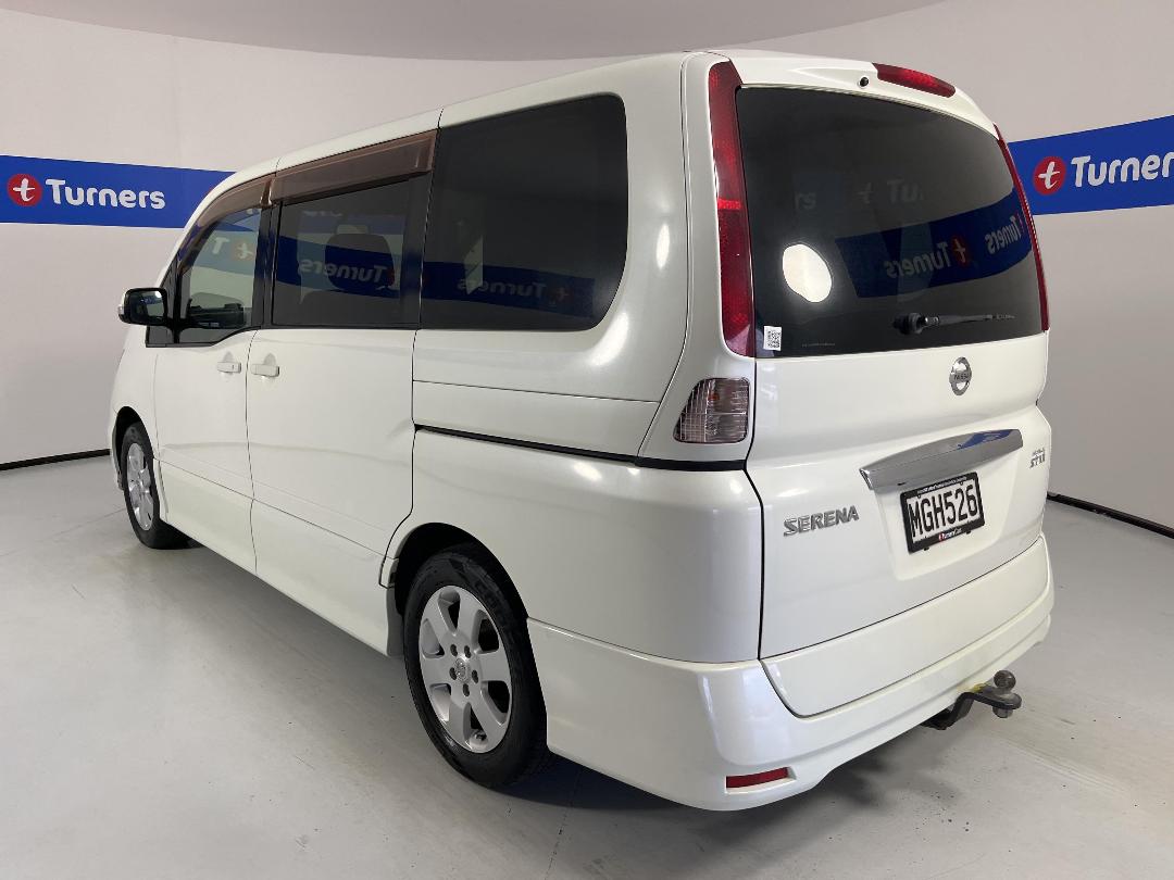 Photo '5' of Nissan Serena Photo '5' of Nissan Serena