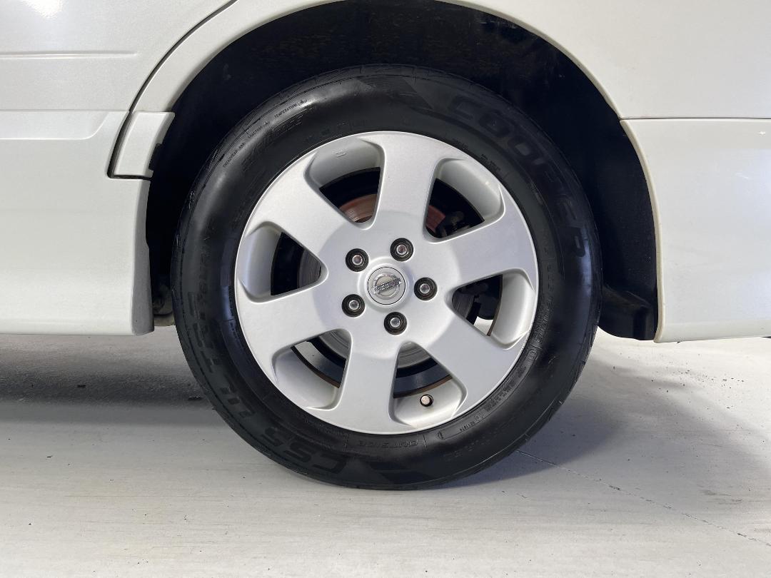 Photo '11' of Nissan Serena Photo '11' of Nissan Serena