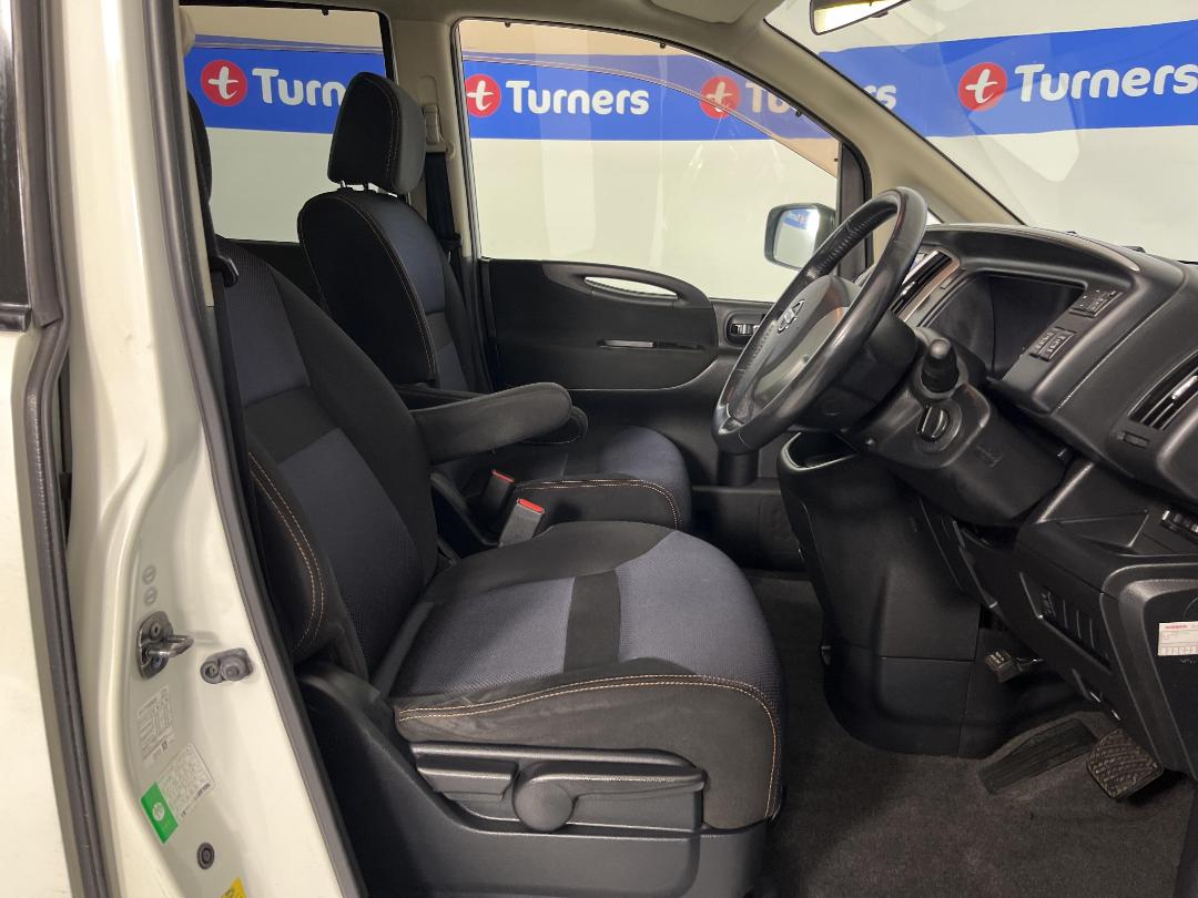 Photo '16' of Nissan Serena Photo '16' of Nissan Serena