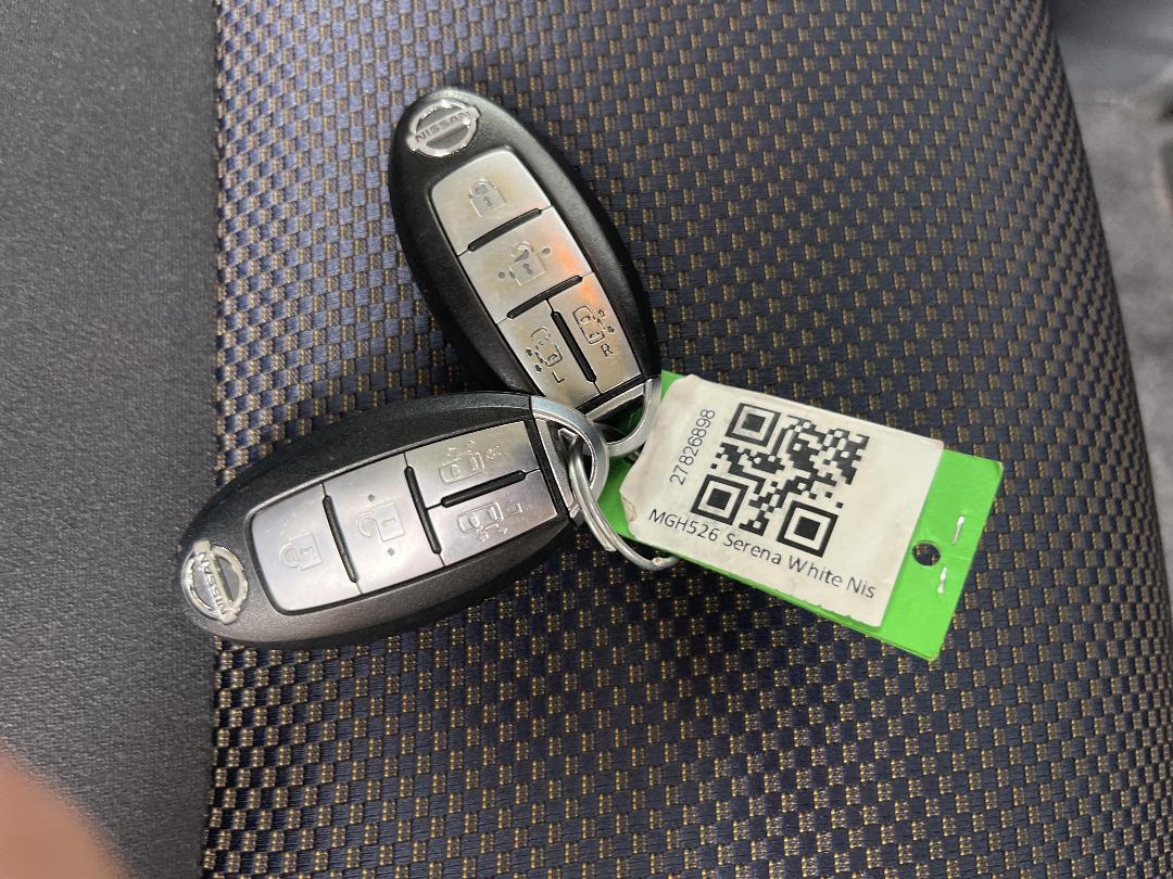 Photo '22' of Nissan Serena Photo '22' of Nissan Serena