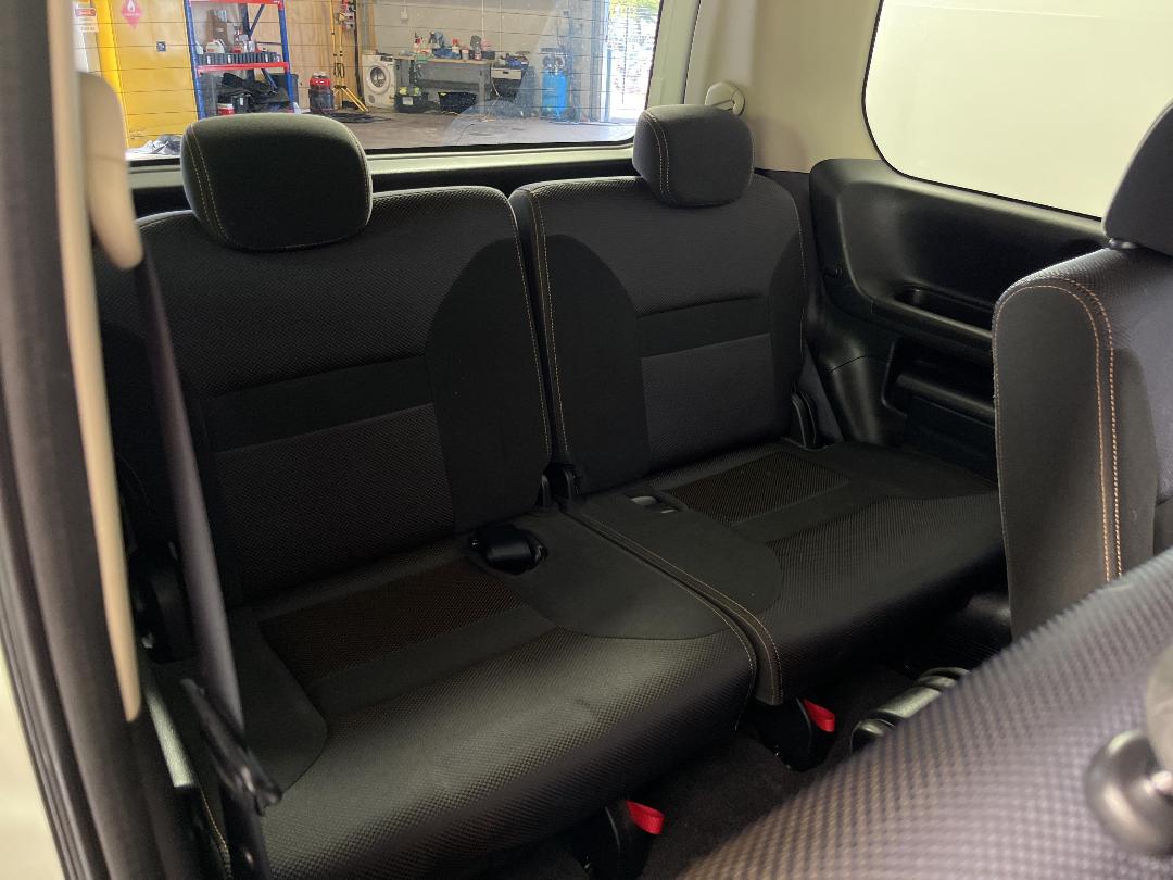 Photo '20' of Nissan Serena Photo '20' of Nissan Serena