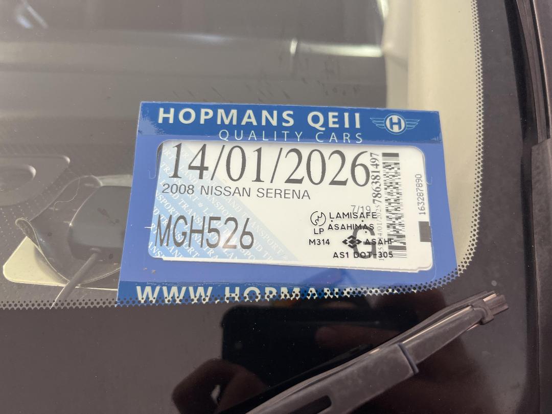 Photo '28' of Nissan Serena Photo '28' of Nissan Serena