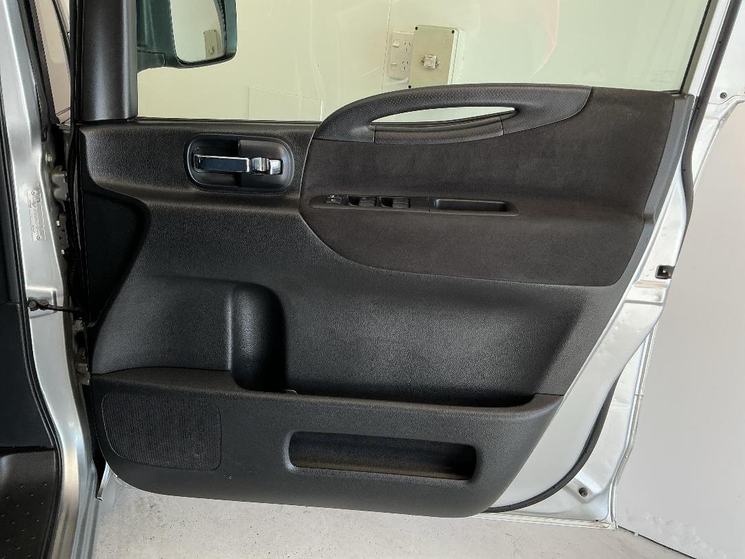 Photo '15' of Nissan Serena