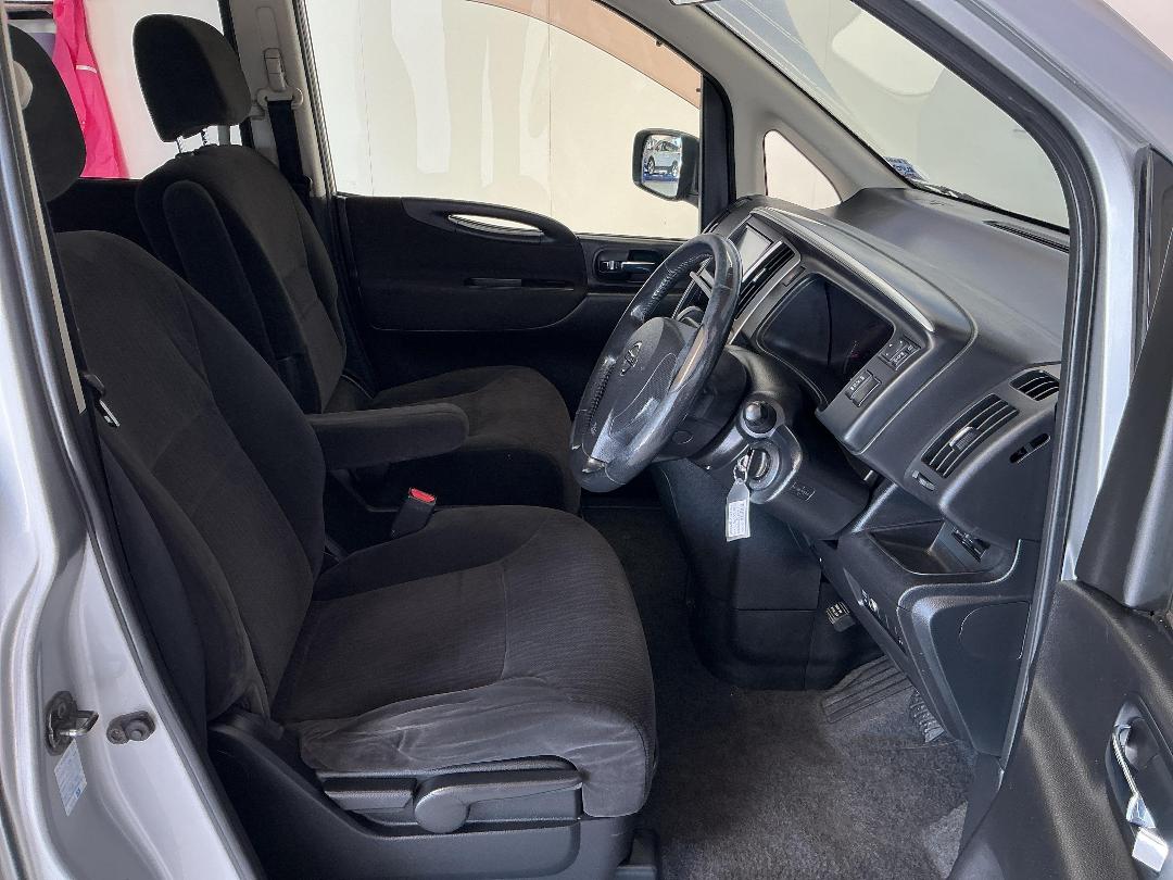 Photo '16' of Nissan Serena