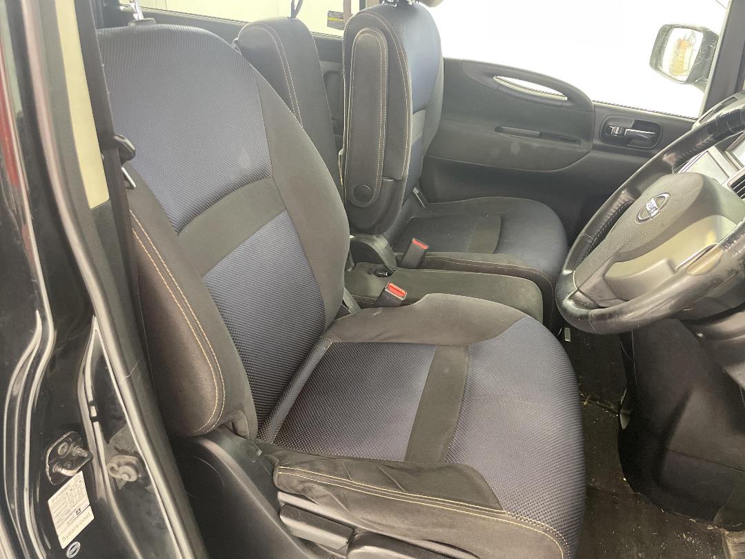 Photo '14' of Nissan Serena