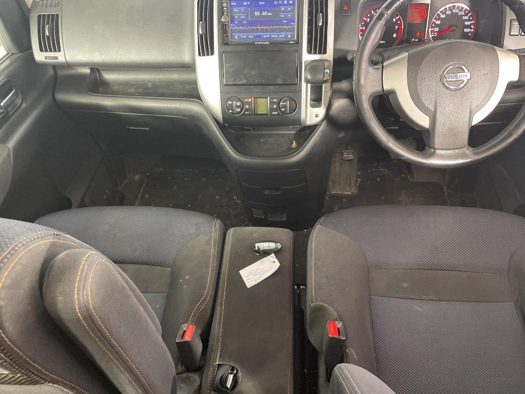 Photo '16' of Nissan Serena